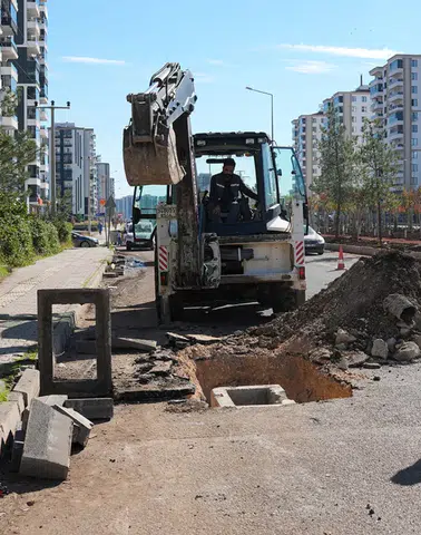 Diyarbakır'da 5 bin 500 metrelik güzergahta operasyon: Altyapıya kapsamlı müdahale