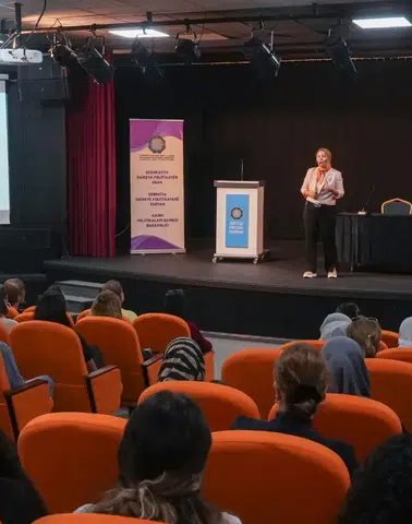 Diyarbakır'da meme kanseri farkındalık söyleşisi: "Şüpheli belirtide gecikmeyin"