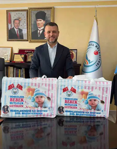 Eğil'de yeni doğan bebeklerin ailelerine belediyeden anlamlı destek eli uzatıldı