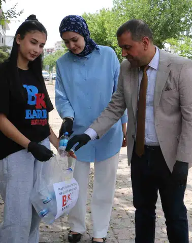 Diyarbakırlı gençlerden çevre ve sosyal yardımlaşma seferberliği Atıklar umuda dönüşüyor