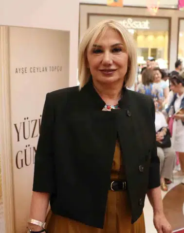 Diyarbakırlı yazar Ayşe Ceylan Topçu’nun ilk eseri Yüzünü Güneşe Dön okurla buluştu
