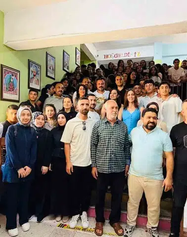Kocaköy'de duygusal veda 20 yıllık eğitimci Ümit Yiğit okulundan alkışlarla uğurlandı