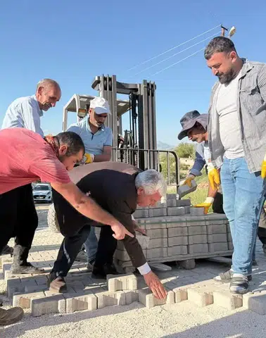 Çermik Belediyesi ilçedeki ulaşım ağını yeniliyor 30 mahallede yol çalışması başladı