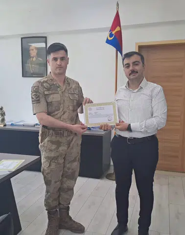 Dicle'de güvenlik güçlerine takdir Kaymakam Atış jandarma personelini ödüllendirdi