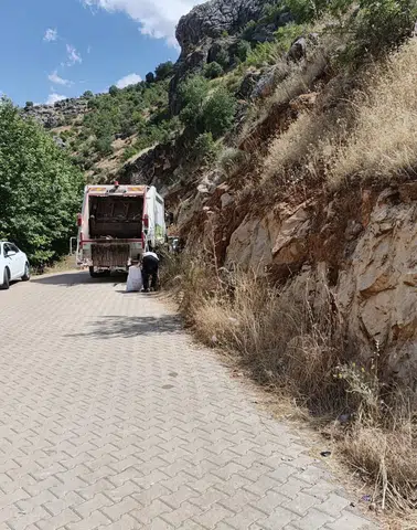 Sinek Çayı çevresinde temizlik operasyonu Çermik Belediyesi çöpleri topladı