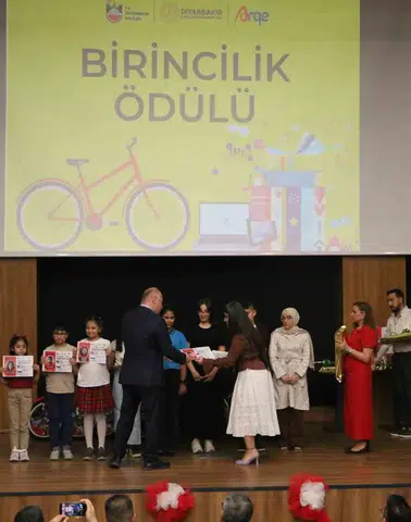 Diyarbakır eğitiminde büyük başarı 42 bin öğrenci ödülleriyle buluştu