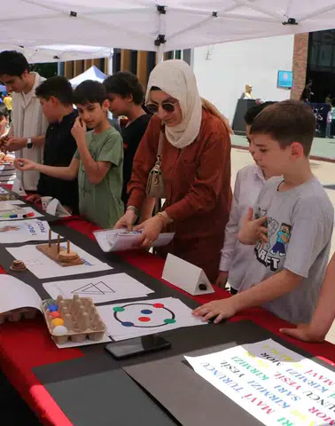 Diyarbakır Bulut Başarı Koleji'nde şenlik havası Öğrenciler projelerini sergiledi