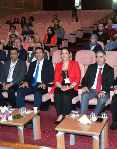 Dicle Üniversitesi’ndeki bilim zirvesinde sektör temsilcileri ile gençler bir araya geldi