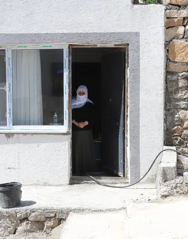 Ergani'de engelli kızı için rampa istediği için saldırıya uğrayan annenin talebi gerçekleşti