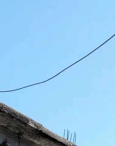 Şanlıurfa Eyyübiye'de kaçak elektrik hattıyla araç şarj eden sürücüye suçüstü yapıldı