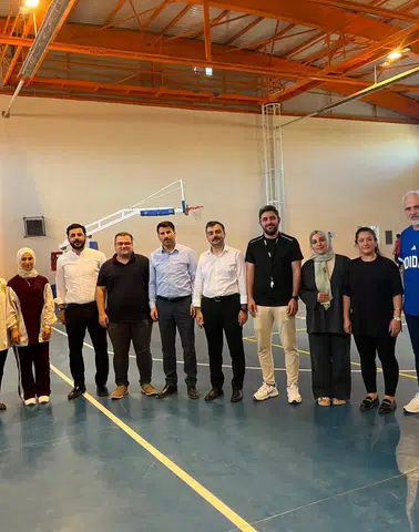 Dicle'de voleybol finalinde kupa sahibini buldu Kaymakamlık takımı şampiyon oldu