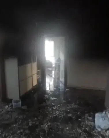 Bağlar'daki dairede klima kaynaklı yangın dehşeti İtfaiye erinin kamerasına yansıdı
