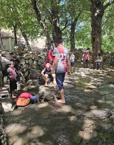 Silvan Görentepe'de gönüllü seferberliği İmam ve talebeler köy çeşmesini ihya etti