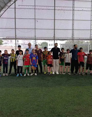 Dicle'de yaz Kur'an kurslarına giden 230 öğrenci halı sahada şampiyonluk için ter döküyor