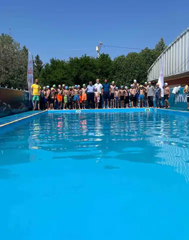 Dicle'de baraj sularına karşı yüzme seferberliği Kaymakam Atış minik kursiyerleri ziyaret