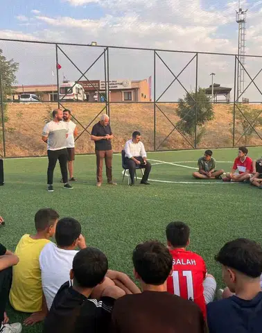 Dicle'de doğayla iç içe kamp deneyimi Kaymakam Atış gençlerin heyecanına ortak oldu