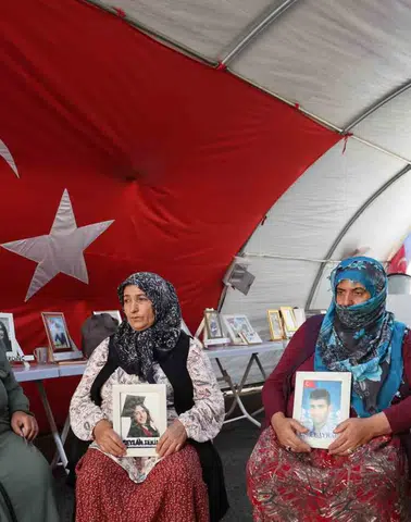 Evlat nöbetindeki Diyarbakır annelerinden fesih sonrası ilk mesaj Sıra çocuklarımızda