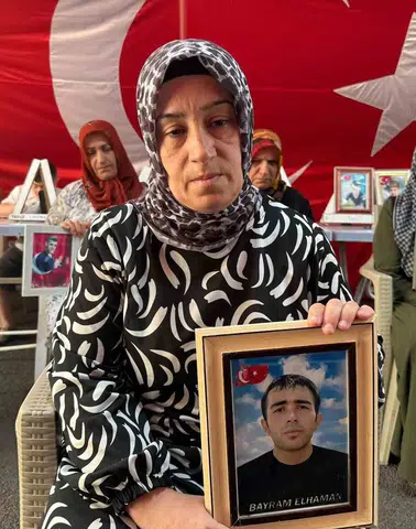 Diyarbakır'da evlat nöbetindeki ailelerden yasal düzenleme sonrası tarihi çağrı