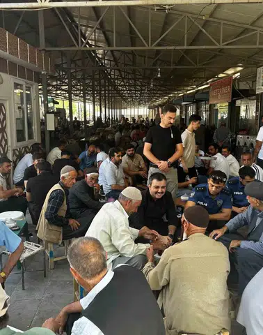 Dicle'de saha çalışmaları Kaymakam Atış hem esnafla buluştu hem yangını yönetti