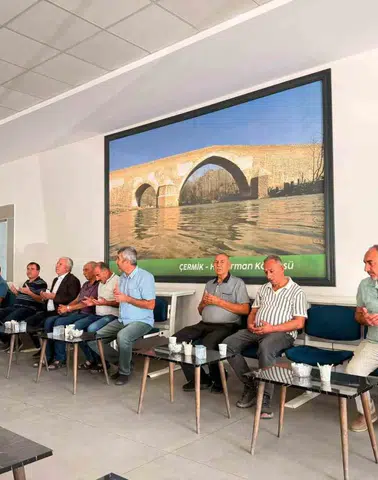 Çermik'te başkanlık makamından dayanışma örneği Karamehmetoğlu, acılı aileleri yalnız bırakmadı