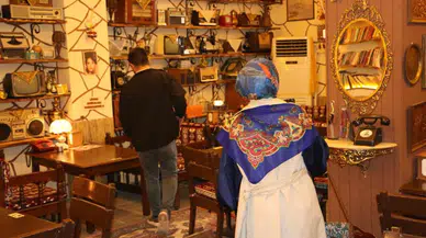 Diyarbakır’da antika meraklılarına özel kafe, plaktan televizyona 3 bin parça