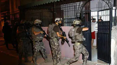 5 yıllık hapis cezasıyla aranan şüpheli baza altında yakayı ele verdi