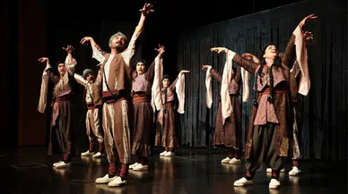 Amed tiyatro festivali'nde "Chonur" gösterisinin ardından festival iptal edildi