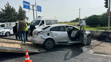 Diyarbakır’da trafik kazası: Hızlı araç kavşağa çarptı, 3 yaralı