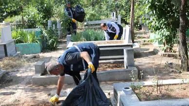 Kurban Bayramı sonrası mezarlıklarda temizlik mesaisi