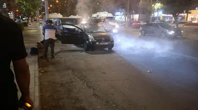Diyarbakır’da otomobil küçük bir yangın tehlikesi atlattı