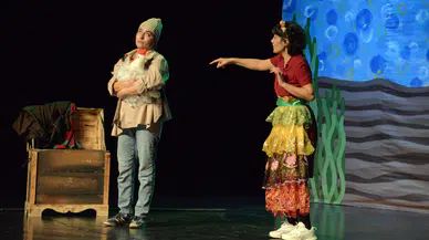 Diyarbakır’da çocuklar için tiyatro perdeleri açıldı