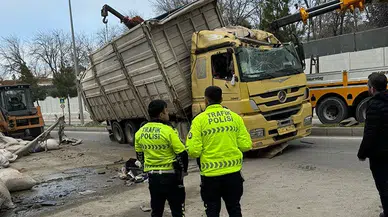 Diyarbakır'da TIR kontrolden çıktı, faciaya ramak kaldı!