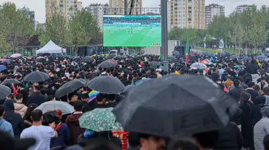 Diyarbakır meydanlarında tarihi gece: Amedspor dev ekranlarda izlendi