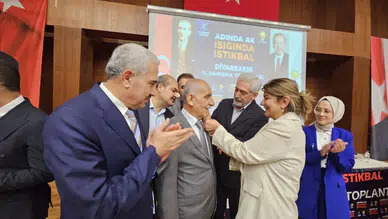 Diyarbakır'da iki önemli isim partisini değiştirdi: Rozetleri takıldı