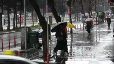 Diyarbakır’da şemsiyesiz çıkmayın: Sağanak yağış etkisini sürdürecek