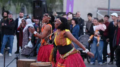 11. Amed Uluslararası Tiyatro Festivali'nin 9. gününde sokaklar sahneye dönüştü
