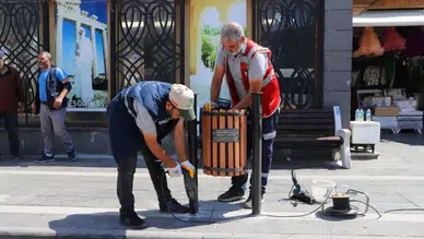 Diyarbakır Sur'da eskileri söküldü, yenileri monte edildi