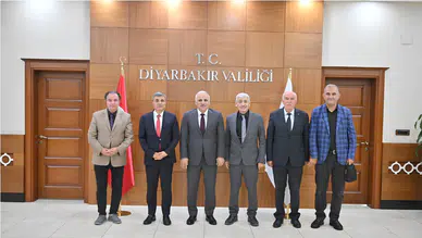 Diyarbakır Valisi Zorluoğlu'na anlamlı ziyaret: Basın ve spor camiası ile buluştu