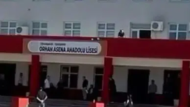 Diyarbakır'da KPSS heyecanı: Sınava yetişmeye çalışan öğrenci merdivenlerde fenalaştı