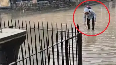 Diyarbakır'ın kalbi Sur'da şiddetli sağanak Tarihi Ulu Cami avlusu sular altında kaldı