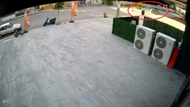 Diyarbakır Silvan Bulvarı'nda yürekleri ağza getiren kaza anı güvenlik kamerasında