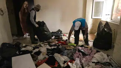 Diyarbakır Yenişehir'de kötü koku yayan çöp ev tahliye edildi 3 kamyon atık çıktı