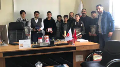 Dicle’de gençlerden Filistin’e yardım eli: Öğrenciler, biriktirdikleri parayı müftülüğe teslim etti