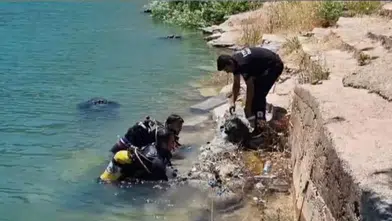 Eğil’de baraj gölünde dalgıçlarla temizlik operasyonu