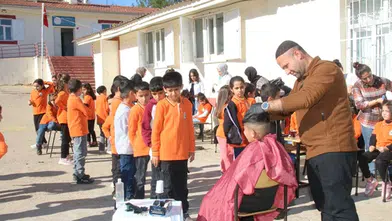 Diyarbakır Silvan’da çocuklara ücretsiz saç bakımı yapıldı