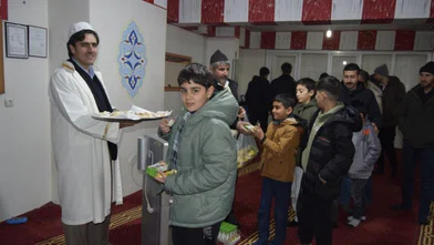 Dicle'de Kandil Sıcaklığı: Cemaat Miraç Kandili'ni Dualarla Karşıladı