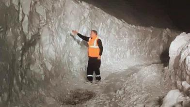Diyarbakır'da kar kalınlığı 3 metreyi aştı: Görenler şaşırıyor