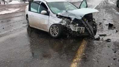 Diyarbakır'da TIR ile otomobil çarpıştı: 2 kişi yaralandı
