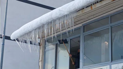 Diyarbakır Kulp buz kesti: Çatılarda sarkıtlar oluştu