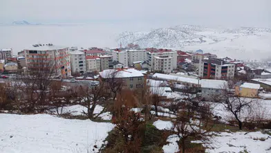 Kulp’ta sisle başlayan gün karla devam etti: Çatılar için uyarı yapıldı